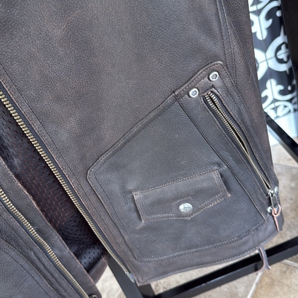 Men’s Harley leather vest - Picture 3 of 8